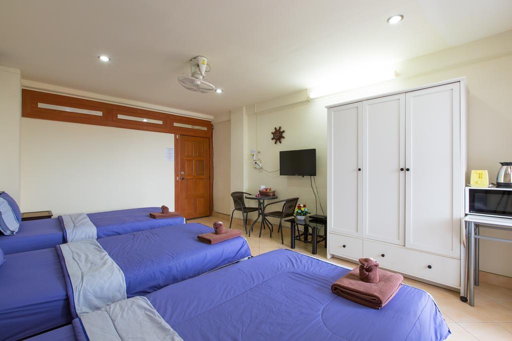 Patong Studio Apartments And Dormitory Room photo