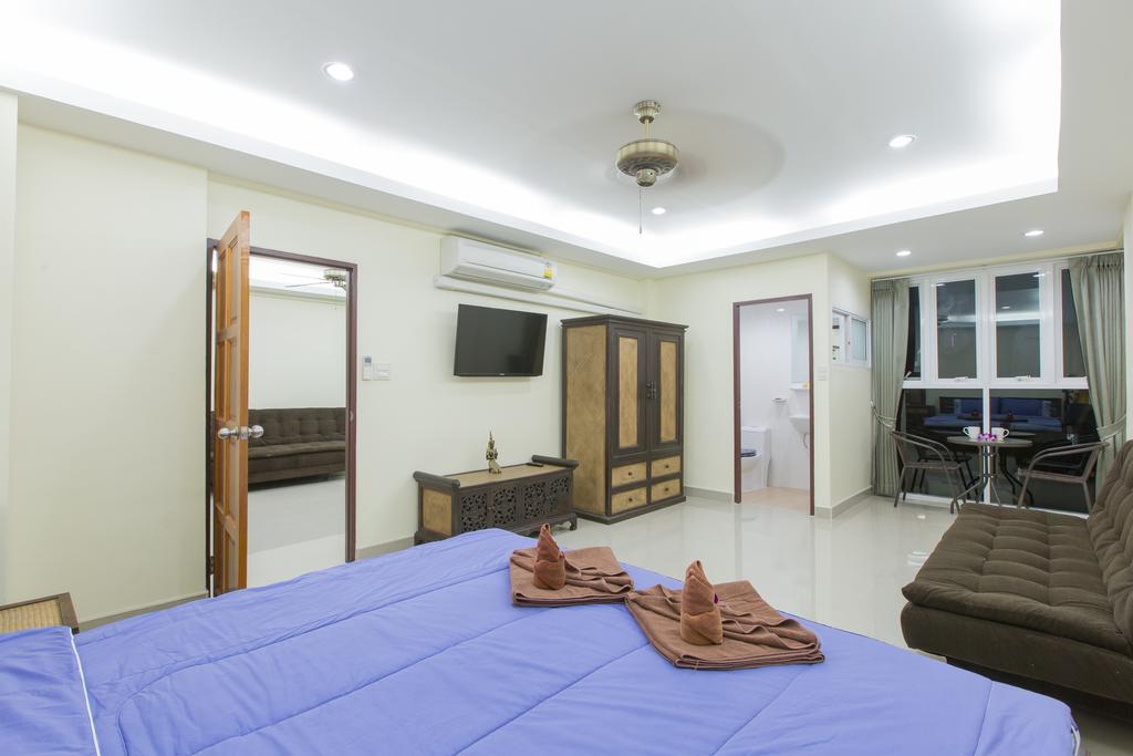 Patong Studio Apartments And Dormitory Room photo