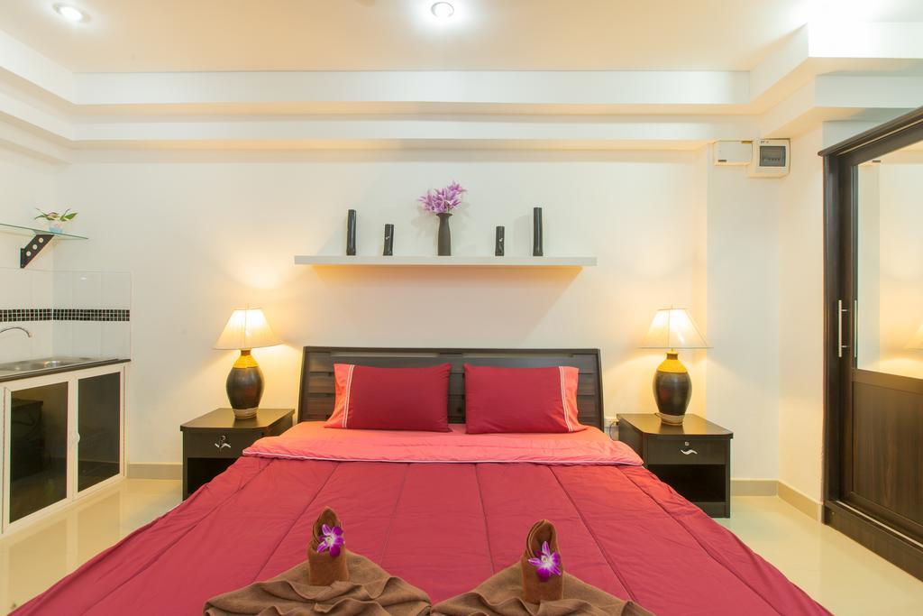 Patong Studio Apartments And Dormitory Room photo