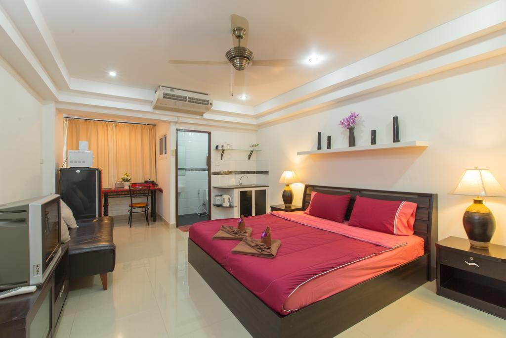 Patong Studio Apartments And Dormitory Room photo