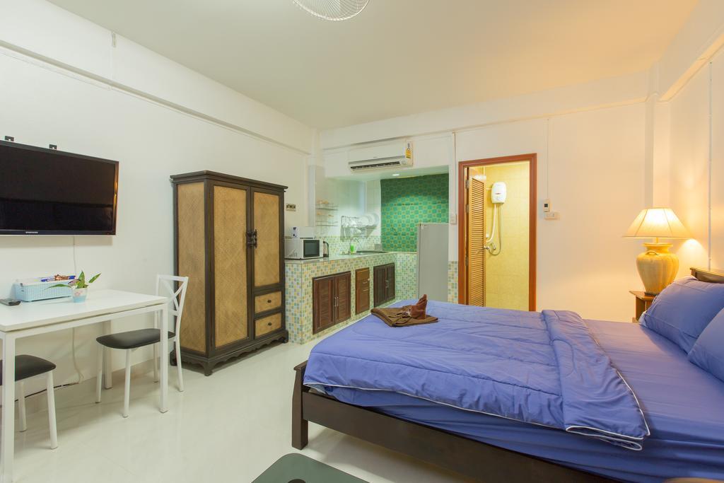 Patong Studio Apartments And Dormitory Room photo