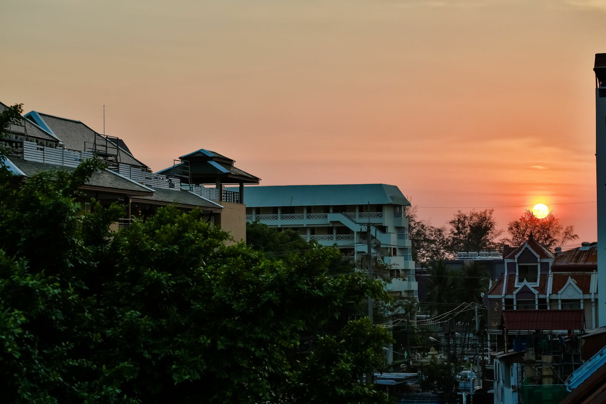 Patong Studio Apartments And Dormitory Exterior photo